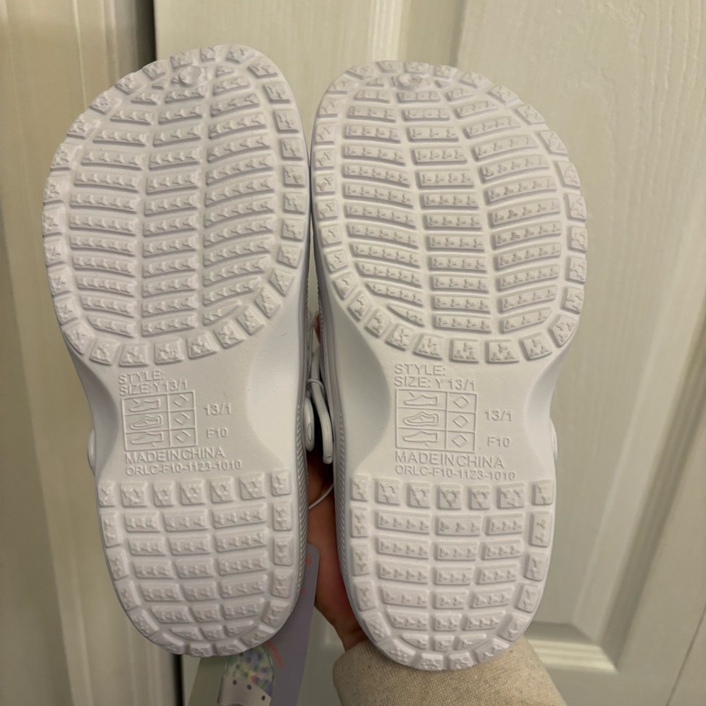 Kid’s White Clogs 13/1 - Picture 4 of 9
